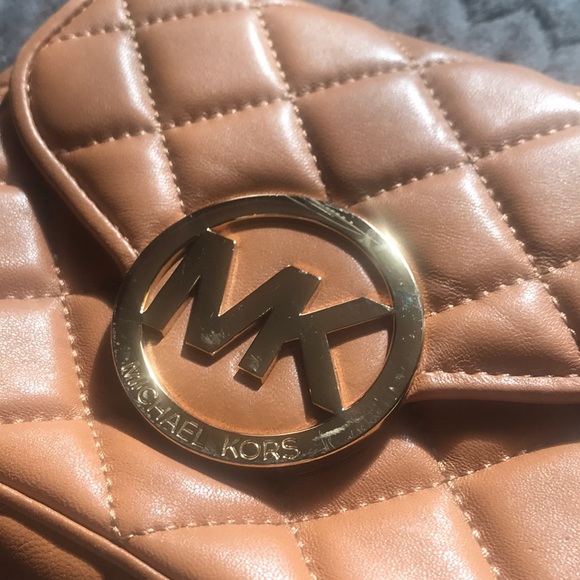 MICHAEL KORS FULTON QUILTED CROSSBODY HANDBAG - Picture 2 of 5